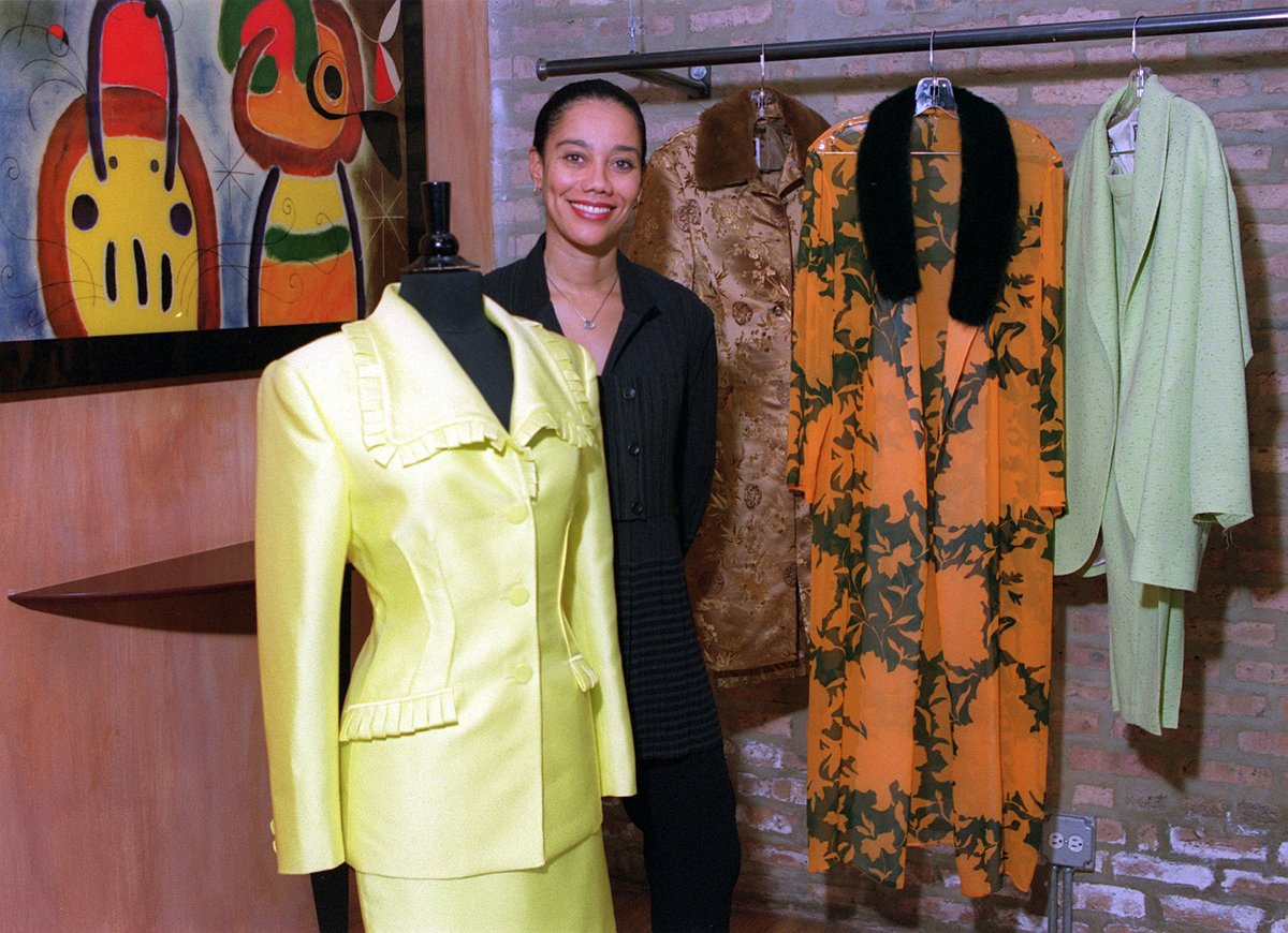 ChicagoMuseum's tweet photo. Happy birthday, Barbara Bates! A Chicago native & alumna of John Marshall Metro HS, she founded @BatesDesigns in 1986. You can find these custom women’s suits (c. 1988) by Bates in #TreasuredTen: Selections from the Costume Collection. https://t.co/7tbrRdfD3C #CHMCostumeCouncil https://t.co/Jo0dbktI06