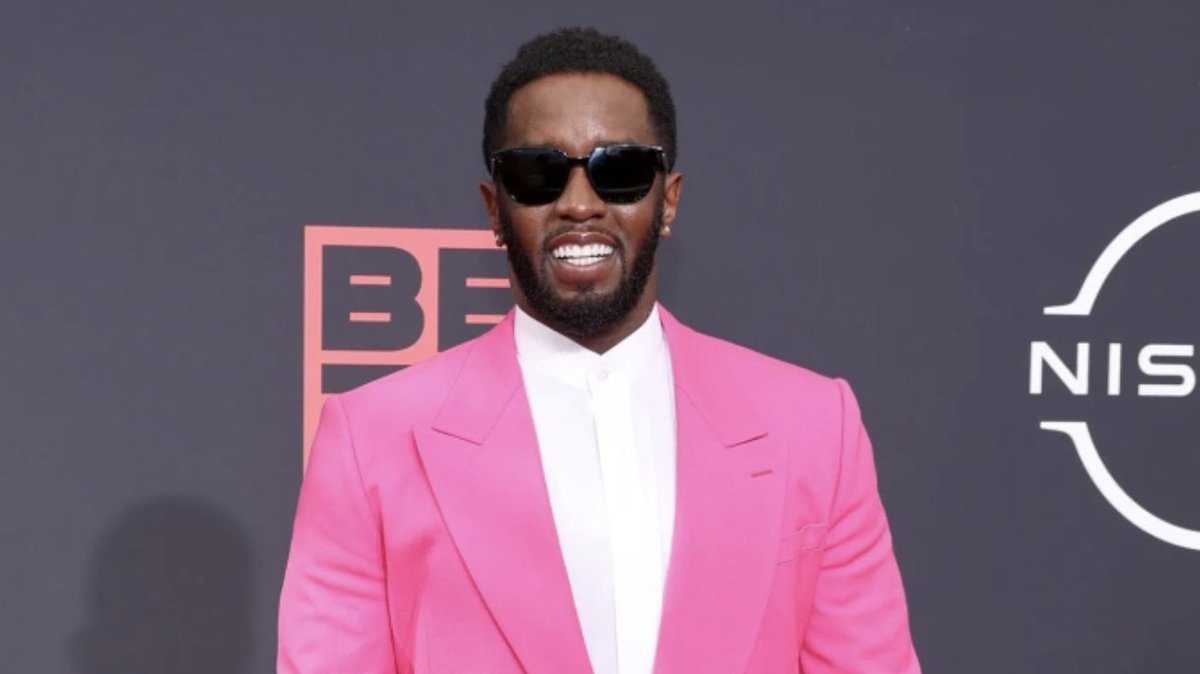 rorosocial's tweet photo. Hi Rowers 🚣

Sean @Diddy Combs was honored with the lifetime achievement award at the BET Awards 2022. Comment below 👇 on your favorite Diddy song. 

📸 Amy Sussman/Getty Images

#Diddy #DiddyFan #PDiddy #SeanDiddyCombs #BETAwards2022 #FollowForFollow #RoroSocial https://t.co/Px0hAwozfp