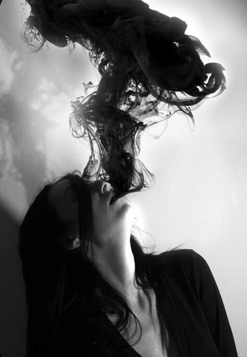 silently 
releasing 
her dark 
through 
breathless 
gasps