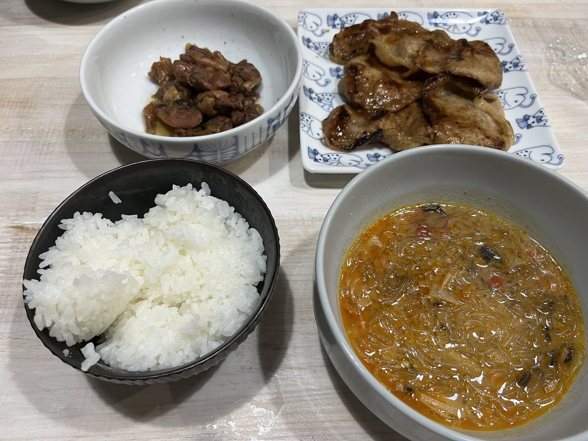 chaimax3659's tweet photo. 本日の晩飯
豚味噌焼き
地鶏焼き
麻婆春雨 https://t.co/WwX8kP5pOb