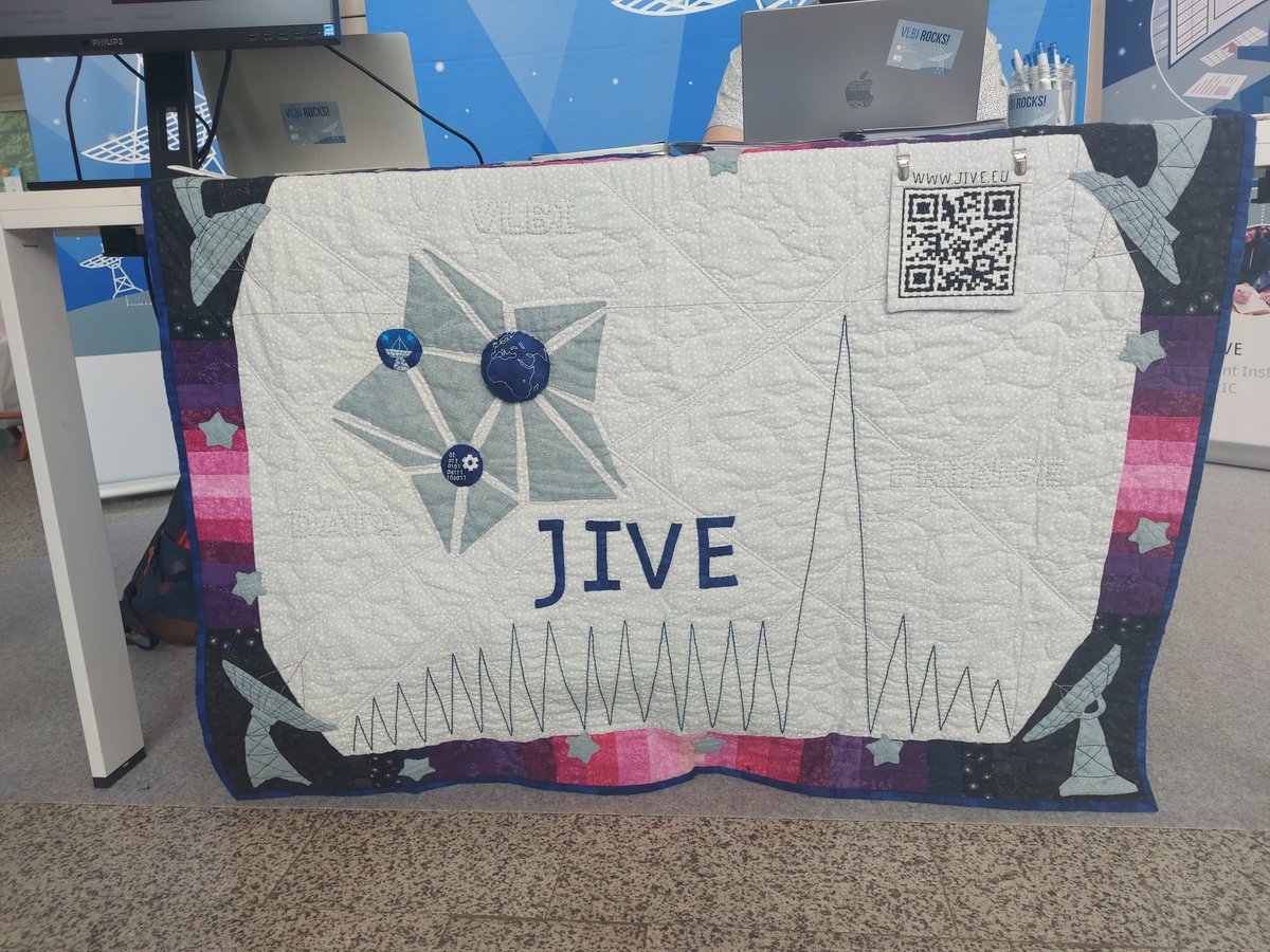 alicemayhap's tweet photo. Stopped by the @jivevlbi table at #EAS2022 and just had to take a photo of this gorgeous quilt - isn't it amazing? https://t.co/dPL6j0qxTQ