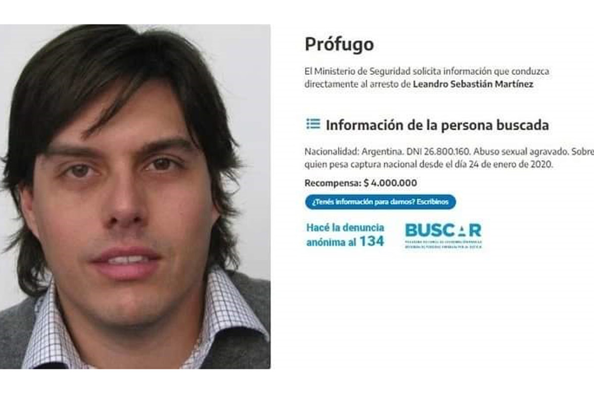 tiempoarg's tweet photo. 🚨 Abuso sexual infantil: una nena se animó a filmar a su abusador para denunciarlo, pero hace más de dos años que la Justicia no lo encuentra. El Ministerio de Seguridad acaba de elevar la recompensa de 1 a 4 millones de pesos.

✍️@lucianamagali | https://t.co/fSSZEVijx5 https://t.co/HjtADSFBRc