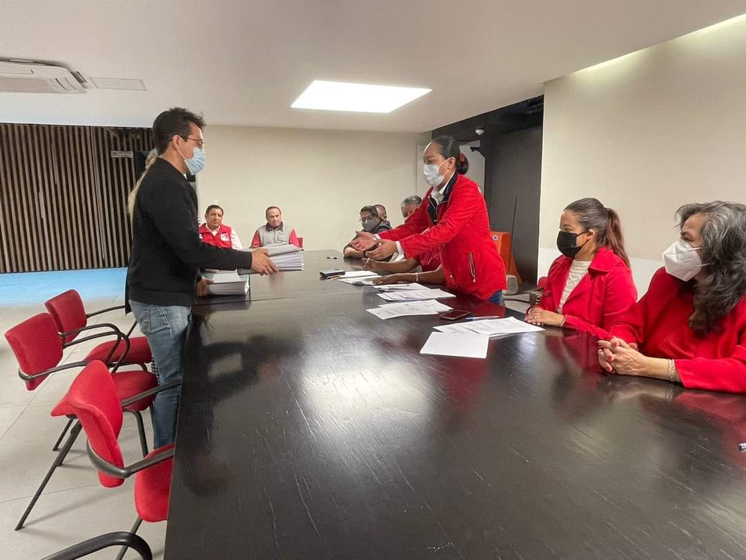 cimariscal's tweet photo. Tuve el honor de ser el Representante y registrar la Planilla Única para la elección de Consejeros Políticos Municipales del #PRIEcatepec, integrada por 118 priístas distinguidos, así como sus respectivos suplentes, con paridad de género y 30% de jóvenes.
#Rumbo2023y2024 https://t.co/EPbc4P3LXz