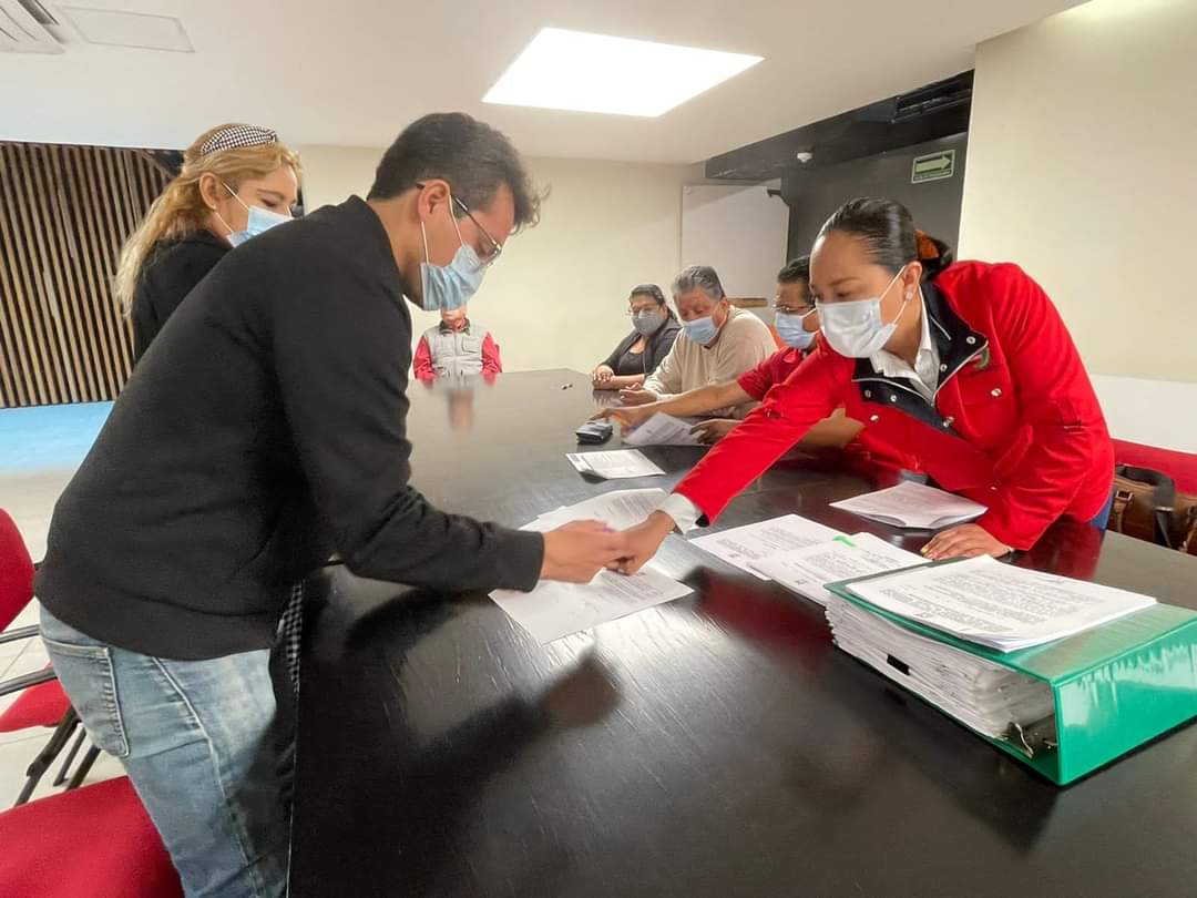 cimariscal's tweet photo. Tuve el honor de ser el Representante y registrar la Planilla Única para la elección de Consejeros Políticos Municipales del #PRIEcatepec, integrada por 118 priístas distinguidos, así como sus respectivos suplentes, con paridad de género y 30% de jóvenes.
#Rumbo2023y2024 https://t.co/EPbc4P3LXz