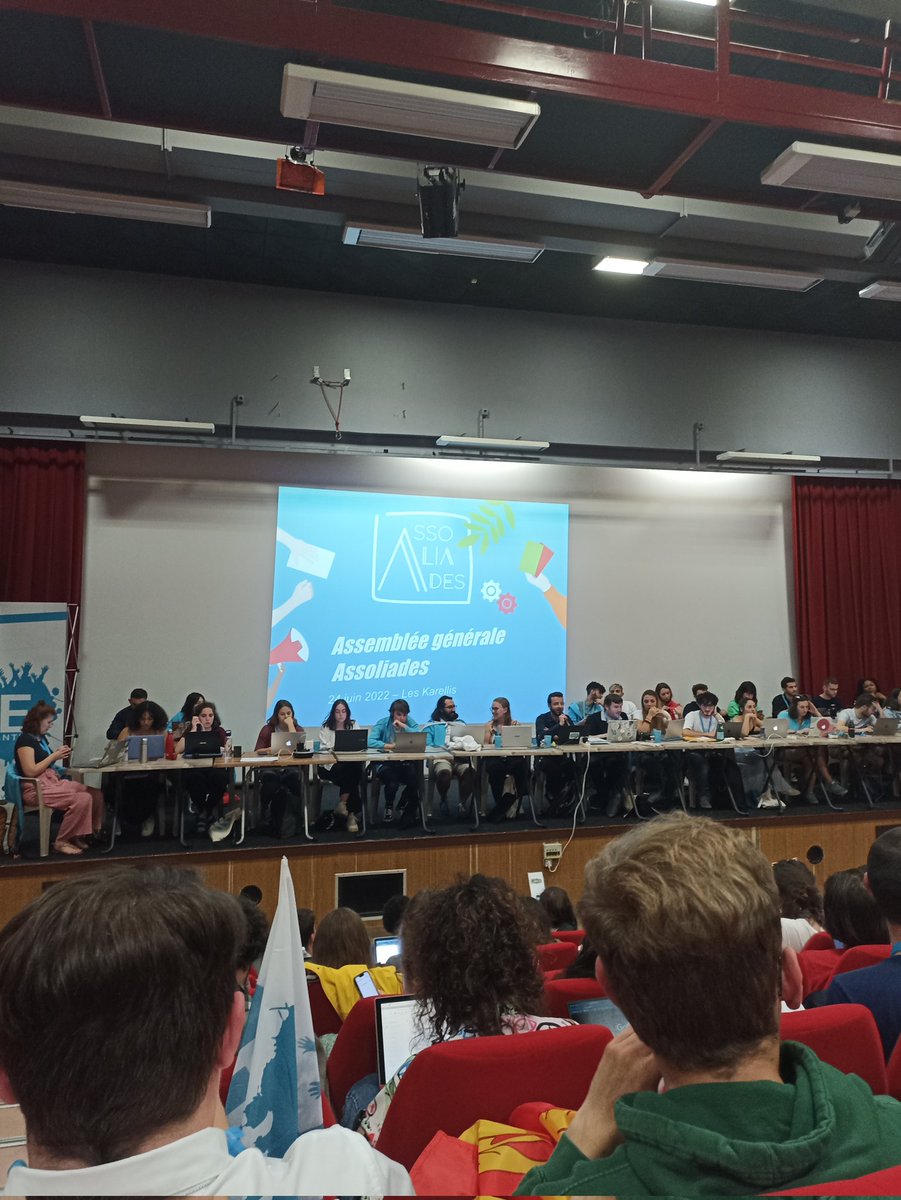 La_FNEO's tweet photo. #Assoliades2022 | Ce week-end, certains membres de la FNEO étaient présents aux côtés de nombreuses fédérations aux Assoliades de @lafage ! Entre formations, forum des initiatives étudiantes, défis, AG et soirées à thème, nous étions ravis d'échanger avec ce réseau #associatif 👥 https://t.co/YlUwJbxA2A