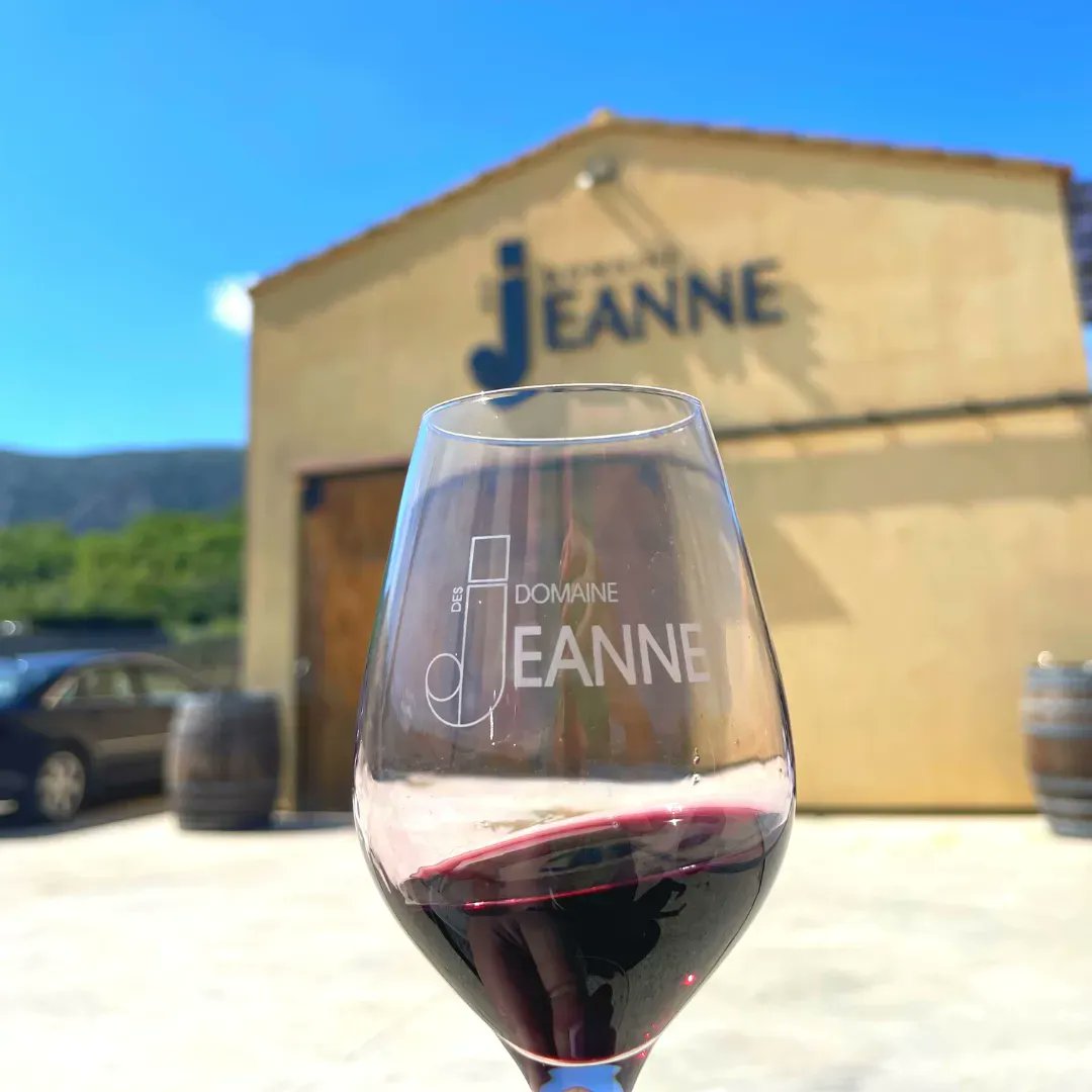 jj_wine's tweet photo. If you are in the area, why not make your way to our cave in Oppède for a true Provencal experience. We are a busy vineyard, so you will have the opportunity to see us all in our natural working environment 🍇 🥂 💞

#vineyardvisit #vineyardviews #winetravel #winemaking #oppede https://t.co/hTItHM1tA2