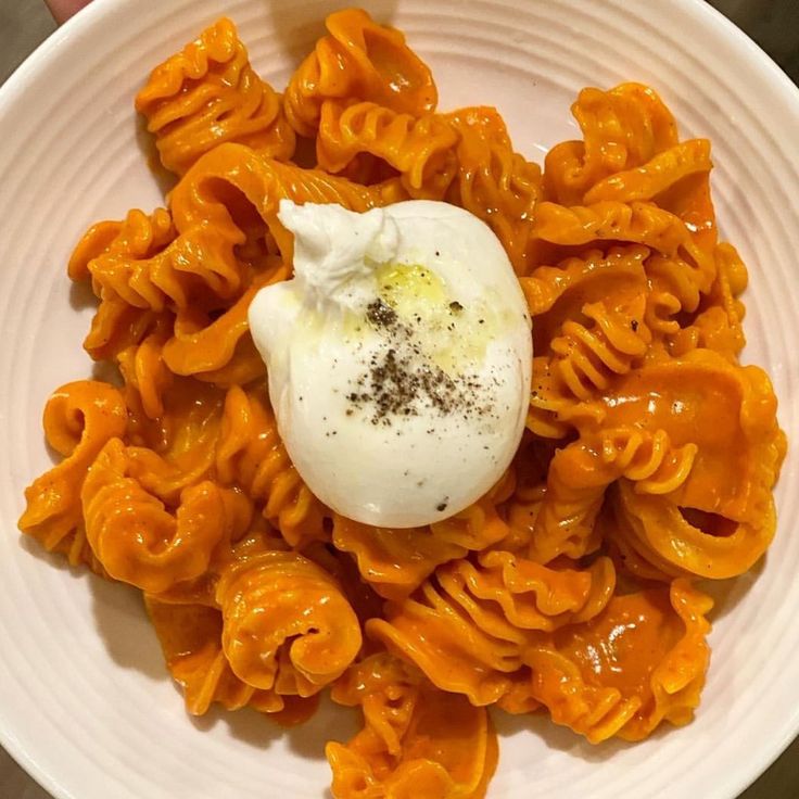 OfficialPLT's tweet photo. Pasta is the best thing in life 😍 https://t.co/vZm7dxO32Q