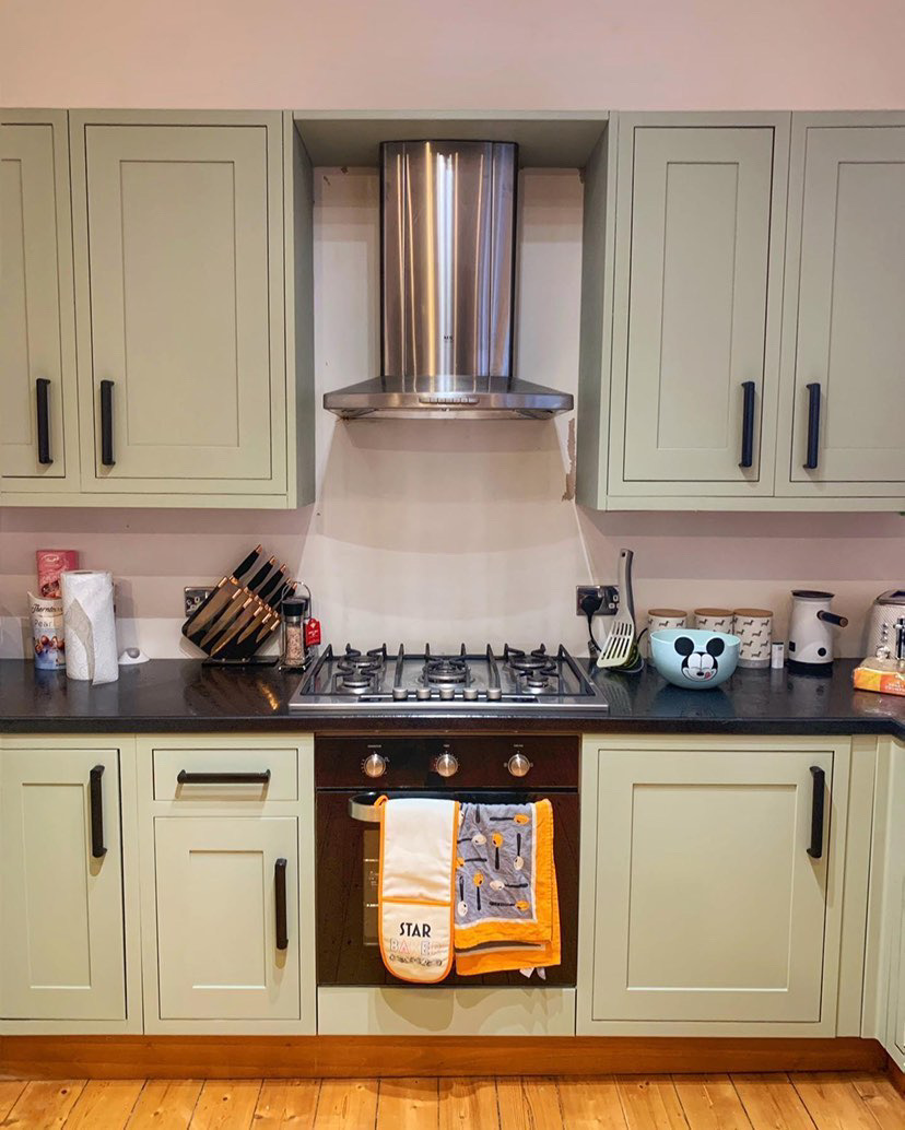 RustOleum's tweet photo. #DYK spray painted kitchen hardware could look this good? We did 😉
Instagrammer @ behind.the.door.of.24’s kitchen looks outstanding! #PrideInTheMaking
Products Used: 2X Ultra Cover Spray Paint in Matte Black https://t.co/OkzB34TVBk