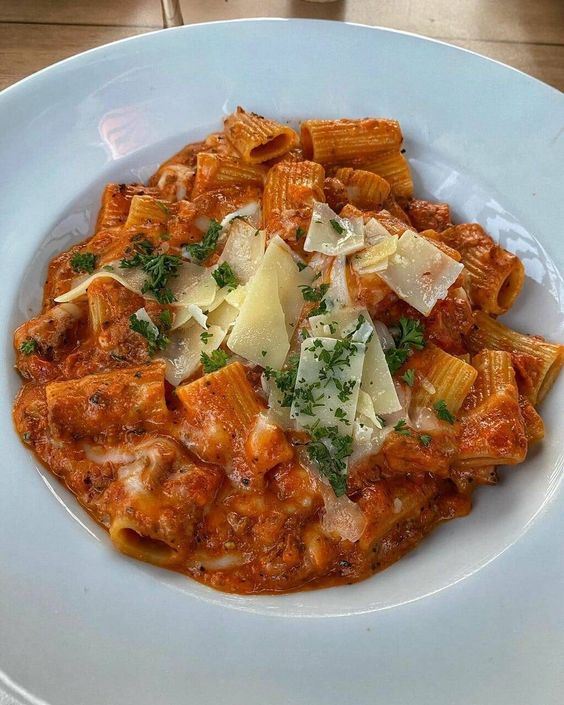 OfficialPLT's tweet photo. Pasta is the best thing in life 😍 https://t.co/vZm7dxO32Q