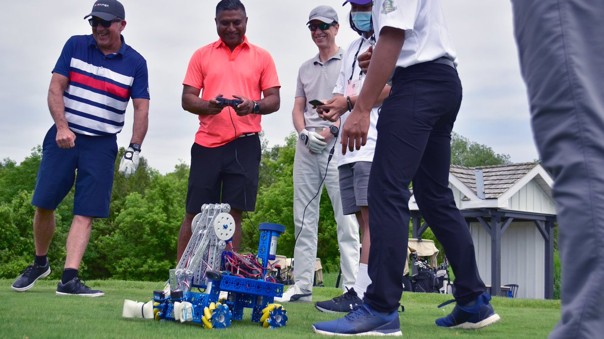 SYNNEX_CANADA's tweet image. Did you know that there are over 670,000 students participating in FIRST Robotics Competitions worldwide? That&apos;s a lot of future scientists, technologists, and engineers! 👀 👏 

#Golf4STEM #FIRSTRoboticsCanada #SupportingSTEM