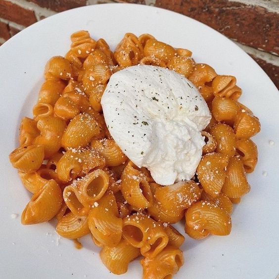 OfficialPLT's tweet photo. Pasta is the best thing in life 😍 https://t.co/vZm7dxO32Q