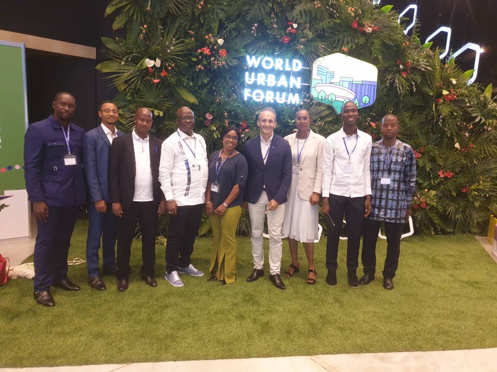 SDurables's tweet photo. La Délégation 🇬🇳 avec le Coordinateur Résident @GuineeOneUN au Forum Urbain Mondial (26-30 juin) en Pologne. La partie guinéenne est conduite par la Cheffe de Cabinet du #MUHAT
@GouvGN🇬🇳 @UEenguinee 🇪🇺 @UNHABITAT https://t.co/z2RmKsnCQD