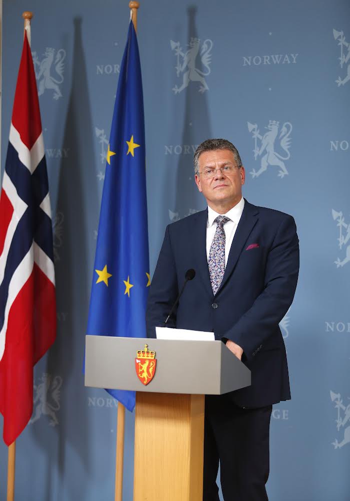 MarosSefcovic's tweet photo. Appreciated the commitment of the 🇳🇴 government to the EEA Agreement, which forms the basis for our valuable partnership. Earlier this month, we opened EU-EEA negotiations on the financial mechanism 2021-2027.

👉 https://t.co/n430R0seVt https://t.co/8gCFOwrXOd