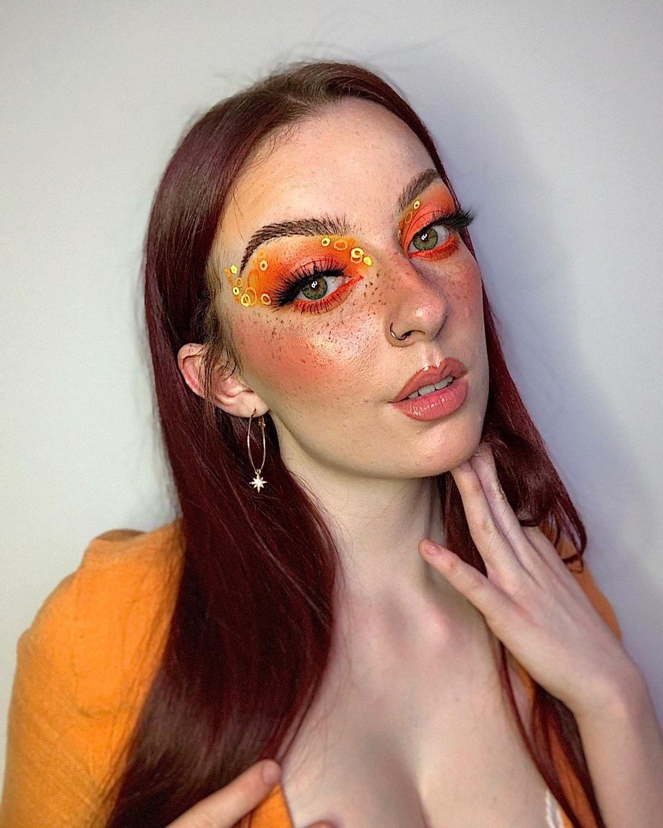 mademoisellelas's tweet photo. Bold lids deserve bold lashes. @smedz.beauty topped off this fiery look with our #TinaLashes, a dramatically-winged design that reaches 15mm at the outer corner. Not quite our longest lash - but almost! https://t.co/TwOlX6KMEm

#MademoiselleLash #PremierLashes #SilkLashes https://t.co/KkMZcmhs0A