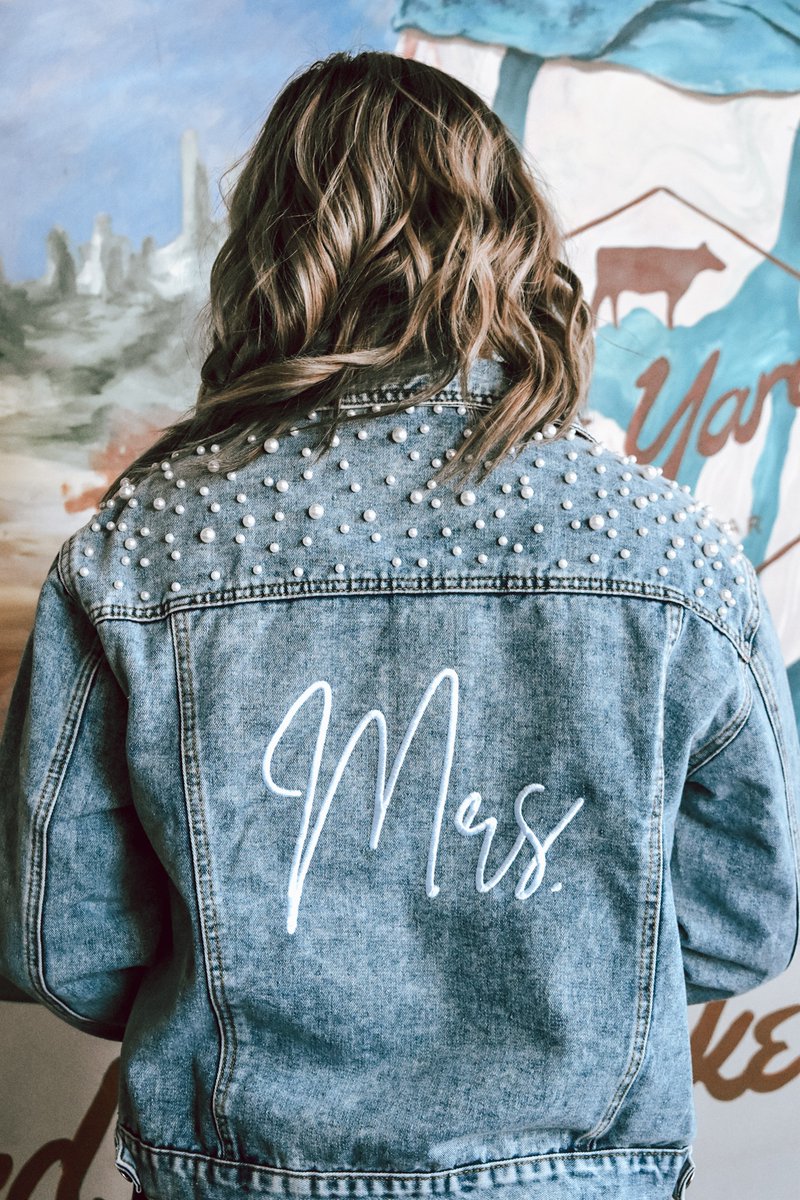strutbridal's tweet image. Going from Miss to MRS. One of the most life changing moment! 💓 Additional Jacket styles can be customized for FREE. ⁠😍 #bridaljeanjacket #bridaljacket #customizedjacket #bridesmaidsjacket #customieddenimjacket #bridalpartyjacket #customjacket #personalizedjeanjacket