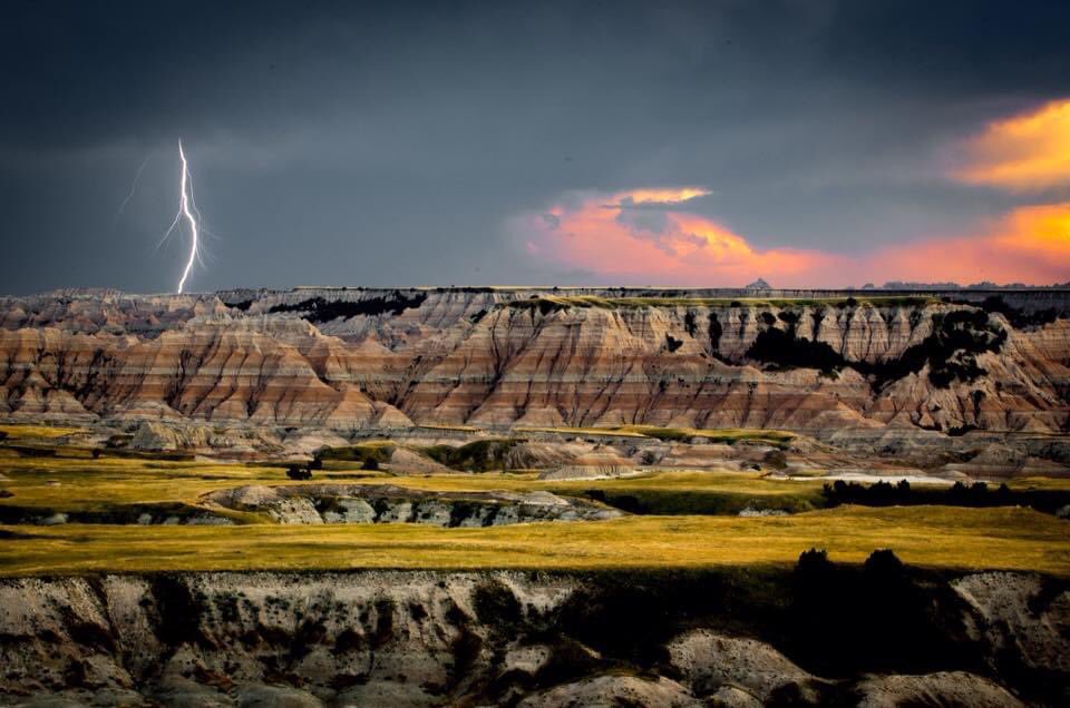 WesternPhotoWrk's tweet photo. @BraydenCreation Happy Monday! https://t.co/KavsIQXIi8