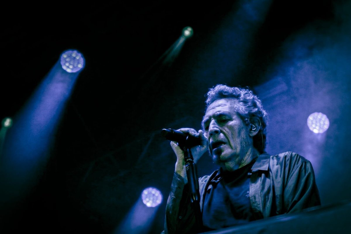 StonexSL's tweet photo. 🟢 El festival Peñíscola From Stage contó con Miguel Ríos en su gira "Un largo tiempo', una cita producida por @TSaudiovisualescon equipos de #iluminación de #Stonex:
✅ 16 #MidiB de @ClayPakyNews;
✅ 6 del #MiniB de #ClayPaky;
✅Control #GrandMA3 de @MALighting. 
¡Seguimos!💚 https://t.co/oGP5cTpn1x