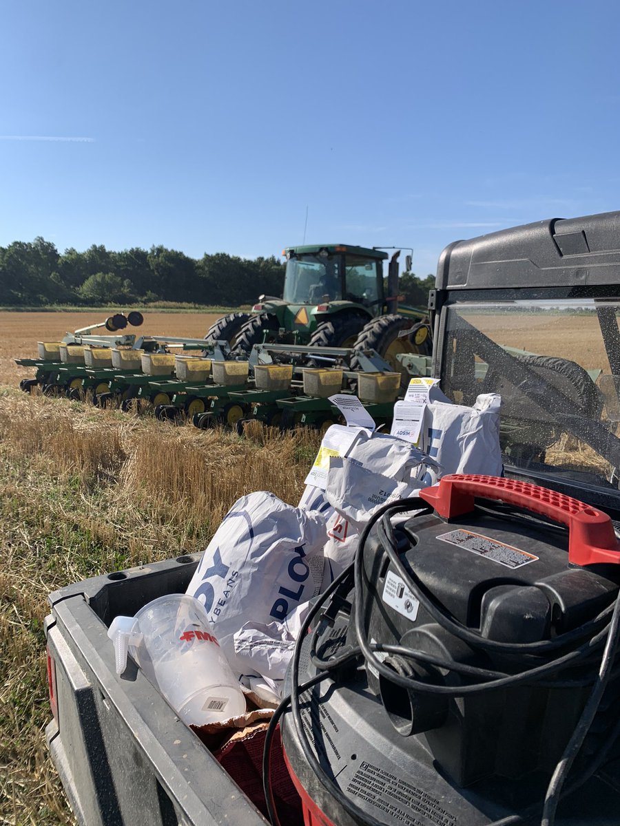 larryhelm4's tweet photo. Cut the FS InSPIRE wheat field last week, got I nice shower over the weekend and time to plant that FS HiSoy soybean plot this morning. Excellent weather for this today. @sfsagro @Southern_FS @A_A_RonHenry @InVISION_HiSOY @plant2022 https://t.co/jqooD71YZ0