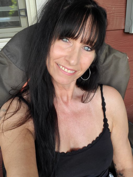 𝑺𝒂𝒗𝒂𝒏𝒏𝒂𝒉🌹 - Sun is shining, have a great day 😘 https://t.co/sKcizgpjhE