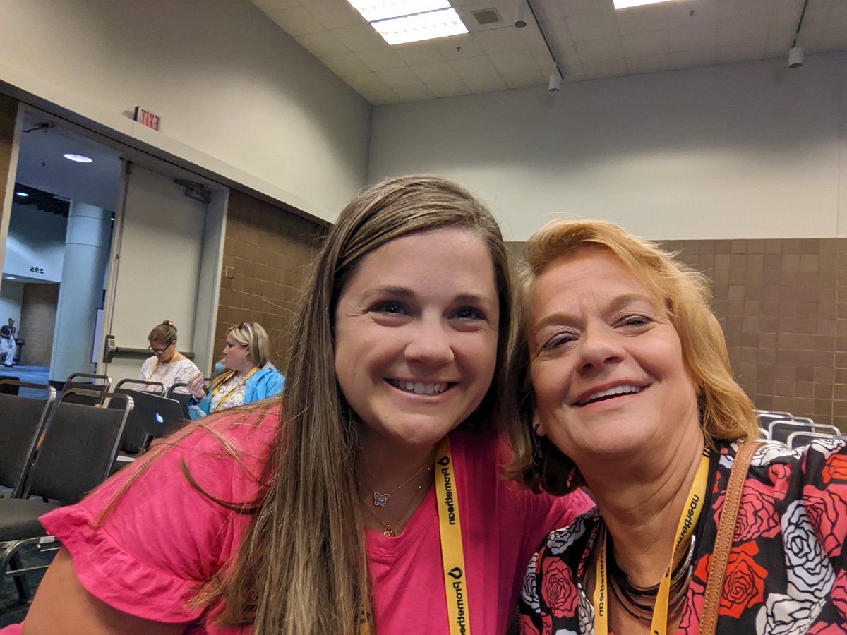 MLRing100's tweet image. Connecting with @carrierobledo at @iste learning more about tools to use for STEAM learning. #ISTELive #ISTELiveContest @timneedles #STEAMPower
