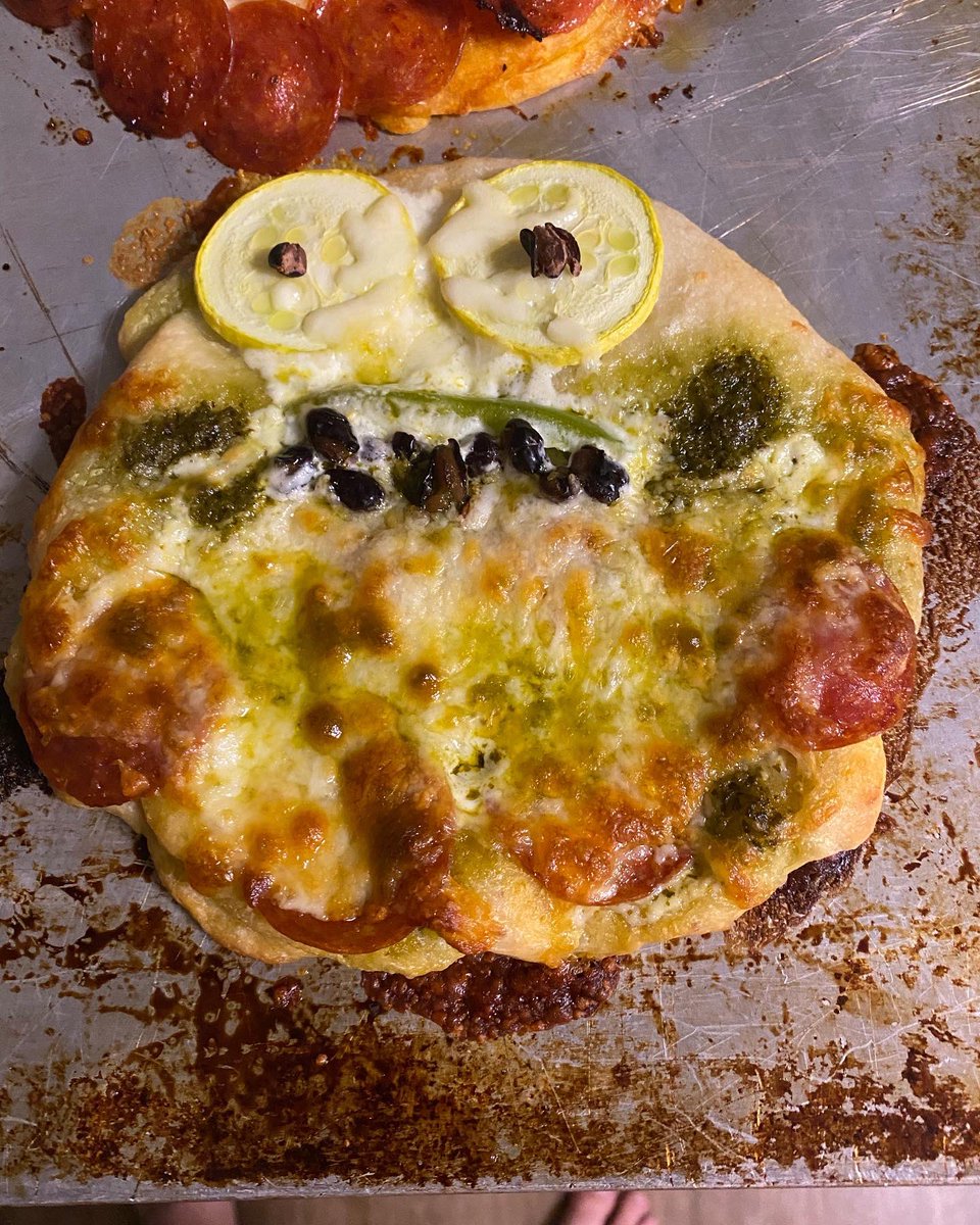 SDben5's tweet photo. Minions pizza fun! @HelloFresh #HelloFreshMinions #Contest https://t.co/QJ2YGIS8a9