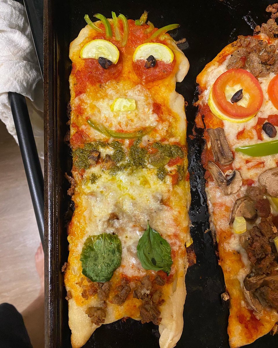SDben5's tweet photo. Minions pizza fun! @HelloFresh #HelloFreshMinions #Contest https://t.co/QJ2YGIS8a9