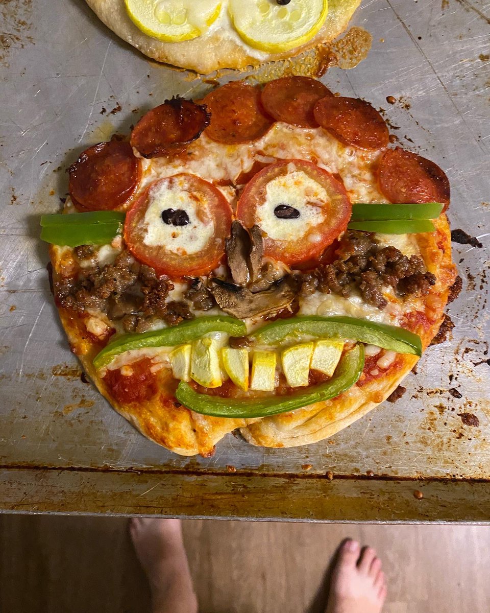 SDben5's tweet photo. Minions pizza fun! @HelloFresh #HelloFreshMinions #Contest https://t.co/QJ2YGIS8a9