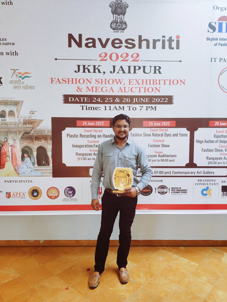 kapilrajkp's tweet photo. Naveshriti 2022 Fashion Show, Exhibition and Talk Show at JKK . Thanks for this honour 😊
@siifdfashion
.
.
.
#naveshriti #siifd #fashionshow #exhibition #talkshow #modelswalk #honour #felicitation #gratitude #entrepreneur #kapilrajkp https://t.co/NEBzwwJO6h