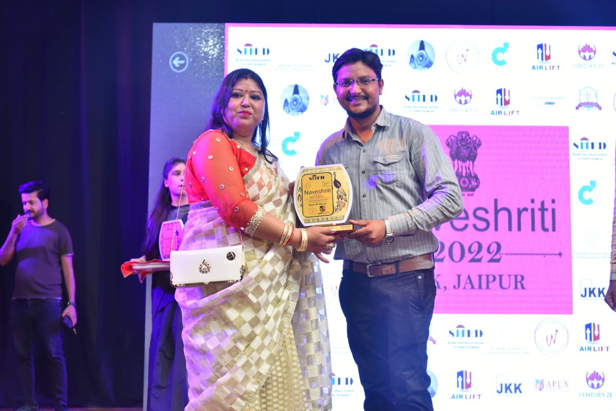 kapilrajkp's tweet photo. Naveshriti 2022 Fashion Show, Exhibition and Talk Show at JKK . Thanks for this honour 😊
@siifdfashion
.
.
.
#naveshriti #siifd #fashionshow #exhibition #talkshow #modelswalk #honour #felicitation #gratitude #entrepreneur #kapilrajkp https://t.co/NEBzwwJO6h