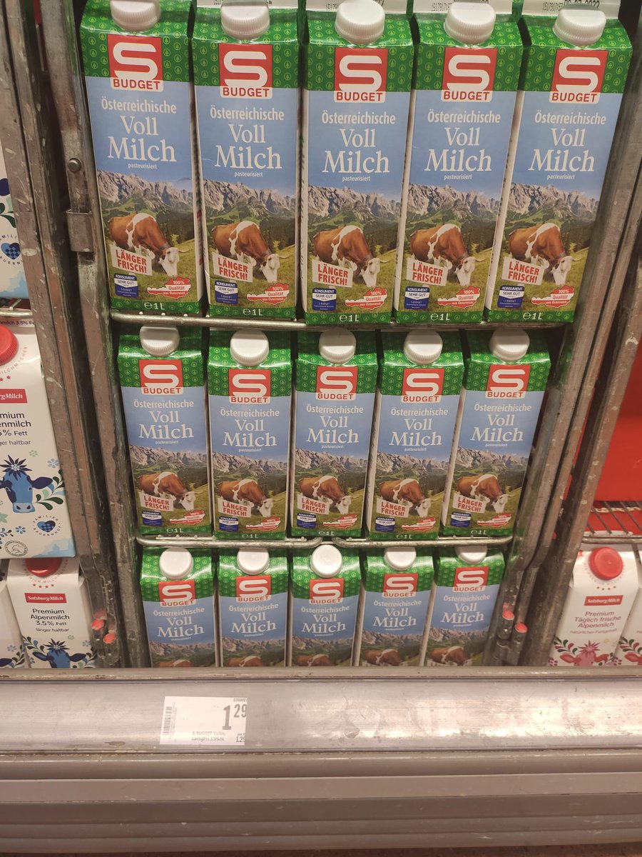 HannesAuer's tweet photo. Wieso kostet österreichische Vollmilch bei Spar in Italien nur 0,89 Euro? Laut Kennung ist es Tirol Milch.

In Österreich kostet die gleiche Milch 1,29 Euro. Das sind rund 45 Prozent mehr.

Das bringt einen schon zum Nachdenken. https://t.co/rktu5QmjEk
