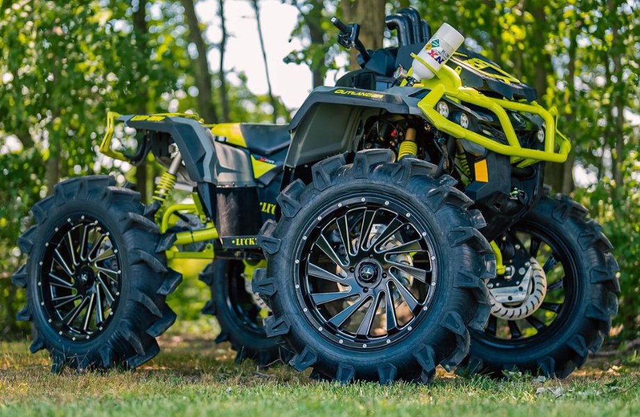 superatvtweet's tweet photo. 😍 Shoooweeee! The big #Outlander is back and @braydon_price is putting it to good use! @pocket_change_fabrication & @robertparker4x4 went all in on this @CanAm with #PCF suspension, an #SATV 6" #GDP portal gear lift kit, #NOS, & so much more! 🤘🤯 #ItllBuff #LetsRide
#superatv https://t.co/QllIlD03xL