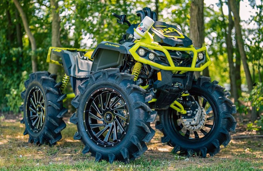 superatvtweet's tweet photo. 😍 Shoooweeee! The big #Outlander is back and @braydon_price is putting it to good use! @pocket_change_fabrication & @robertparker4x4 went all in on this @CanAm with #PCF suspension, an #SATV 6" #GDP portal gear lift kit, #NOS, & so much more! 🤘🤯 #ItllBuff #LetsRide
#superatv https://t.co/QllIlD03xL