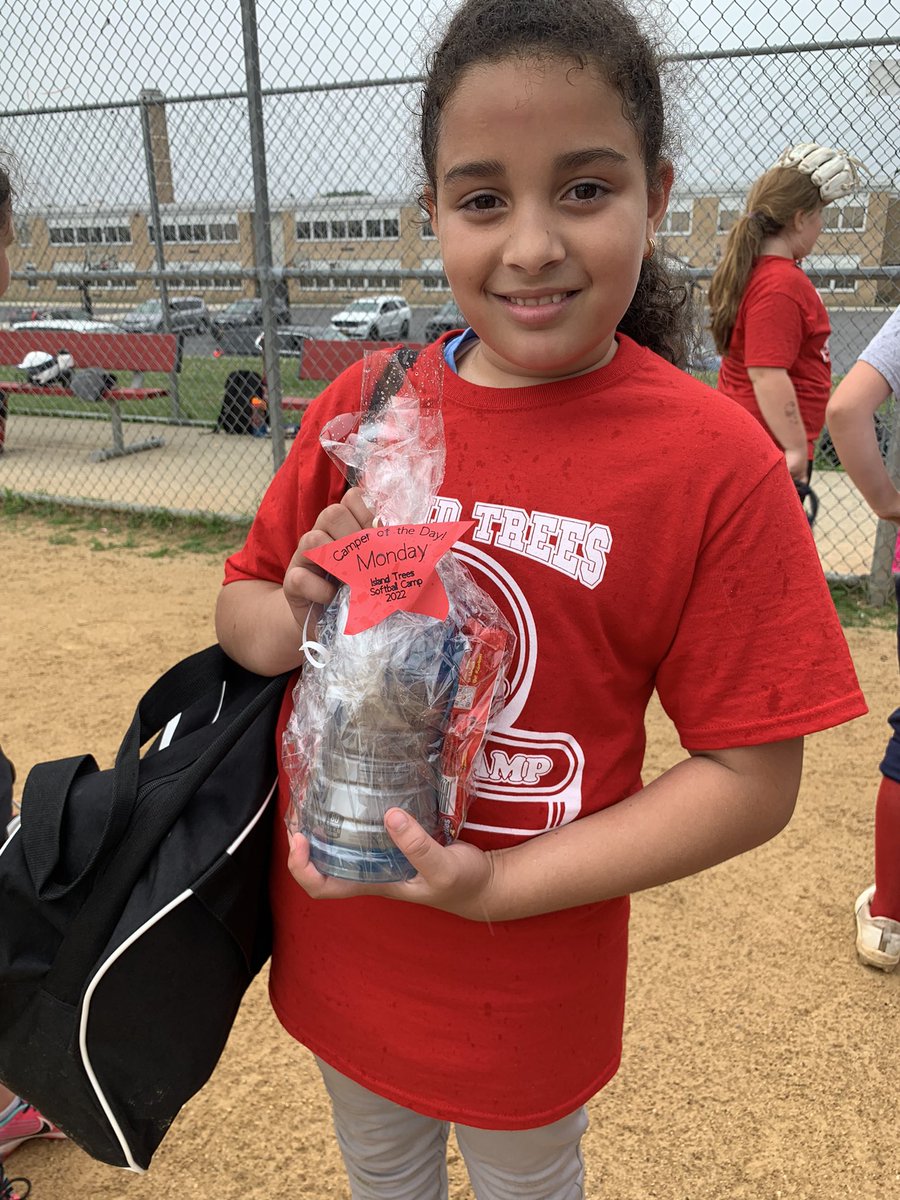 MrsCappadona's tweet photo. Camper of the day is presented to Kayley 🥎☀️ #ITSummerCamp @it_athletics https://t.co/LsiZfBq9b0