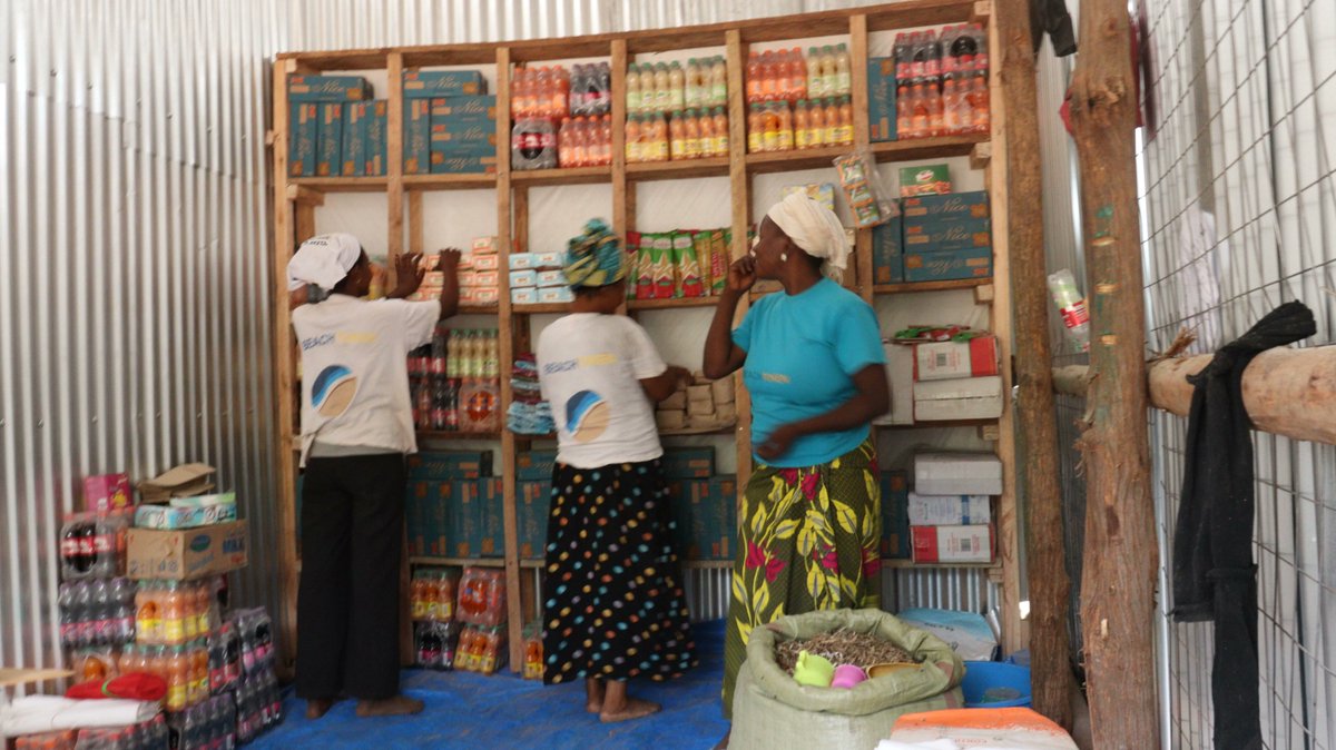 bcollective_llc's tweet photo. $BEACH
Matumaini Shop is Complete!
Faulu Productions shop made with eco bricks 
Items can be bought and paid for items using Beach Pay
#BeachAction #BeachCollective #BeachToken #SaveOurOcean #UNOC #UNOC2022 #UNOceanConference #Kenya #EcoBricks
https://t.co/b3zsJTobne https://t.co/D4OUVdIQqM