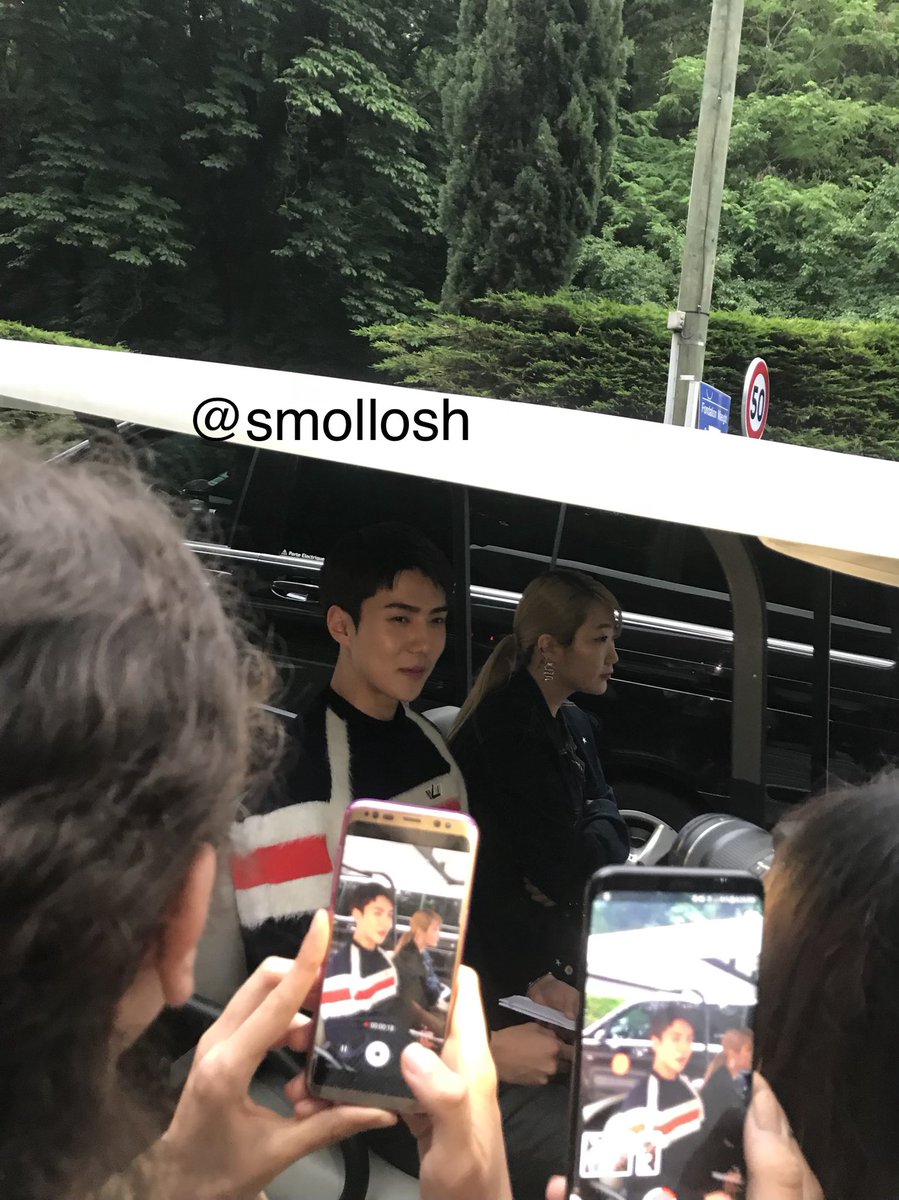 smollosh's tweet photo. dior sehun when? 😔 https://t.co/UZjrunttmC