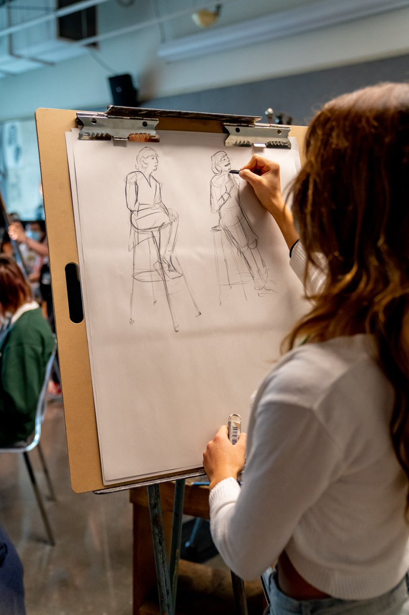 RinglingPC's tweet image. Our Figure Drawing class for #RinglingPC22 is teaching future artist all they need to know about beginners technique 😎