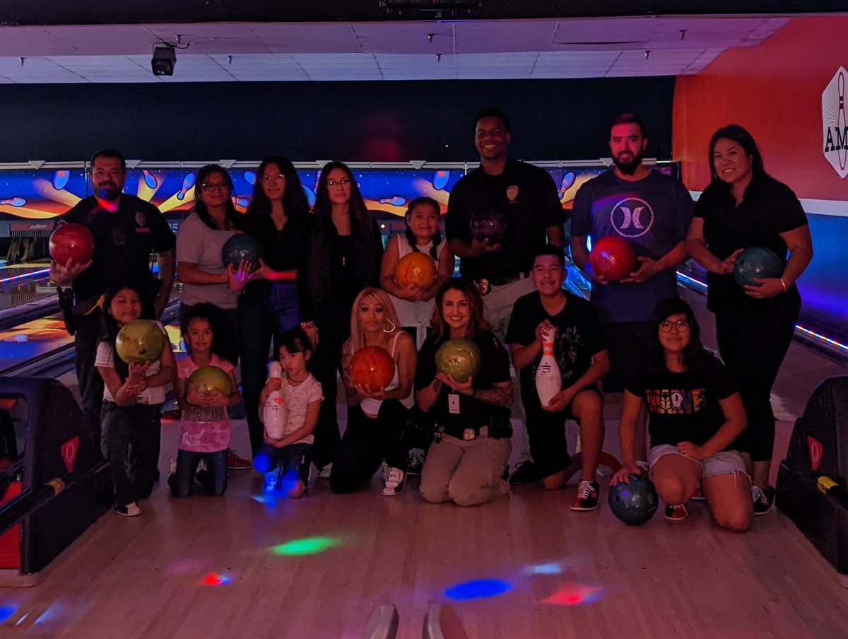 AuroraPD's tweet photo. Community Relations Section Officers followed through and awarded a bowling pizza party to this family who won the prize during our Faith and Blue Weekend! #CommunityCommitment #APDInAction https://t.co/aBYw3SVT6K