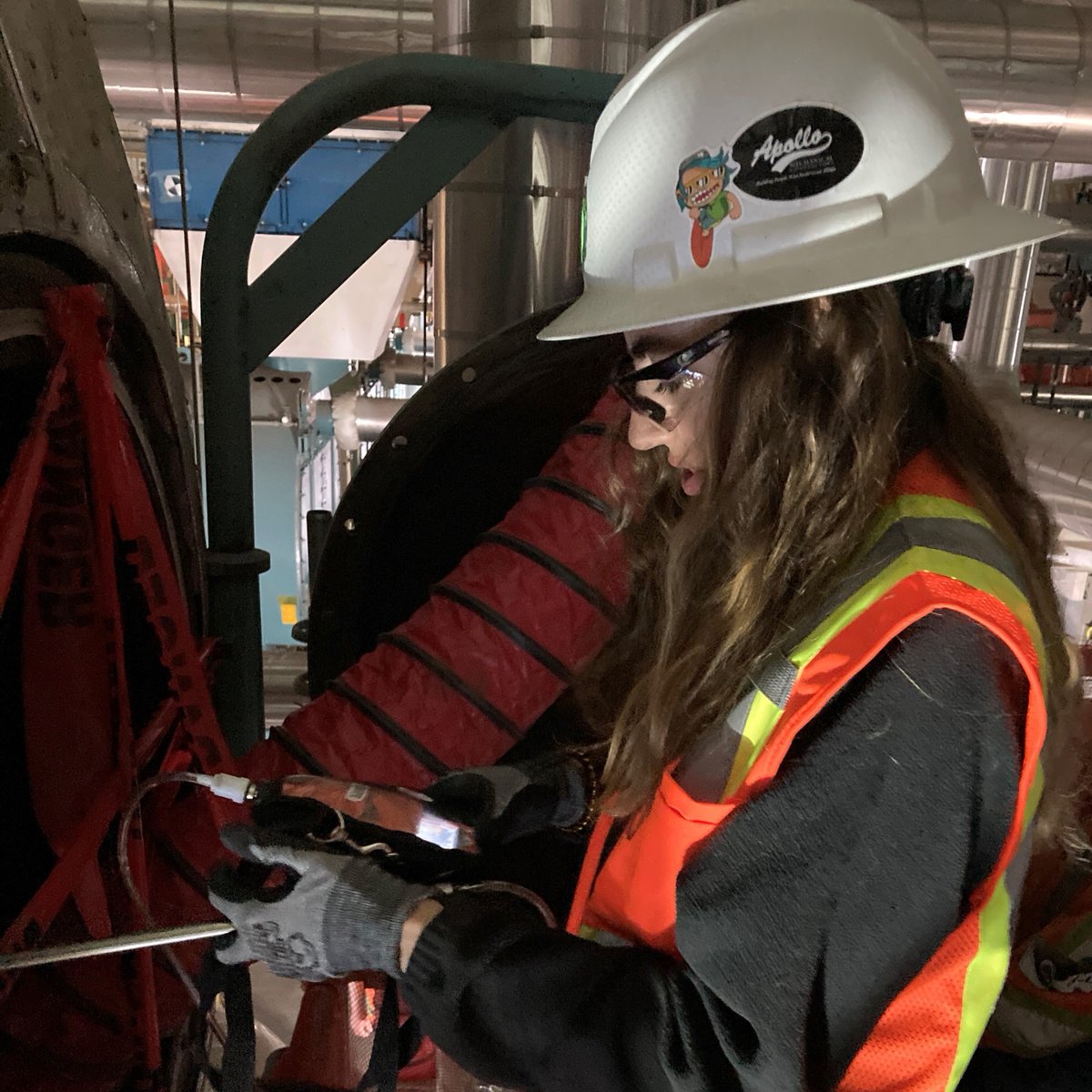 ApolloMech's tweet photo. Kamaile Moody, Apollo Mechanical Safety Rep for the National Projects Division performing atmospheric testing and sampling 
to make sure the confined space is safe for entry before work can be conducted. #BuildingPeopleWhoBuildGreatThings #WomenInConstruction https://t.co/NvZu4egw68