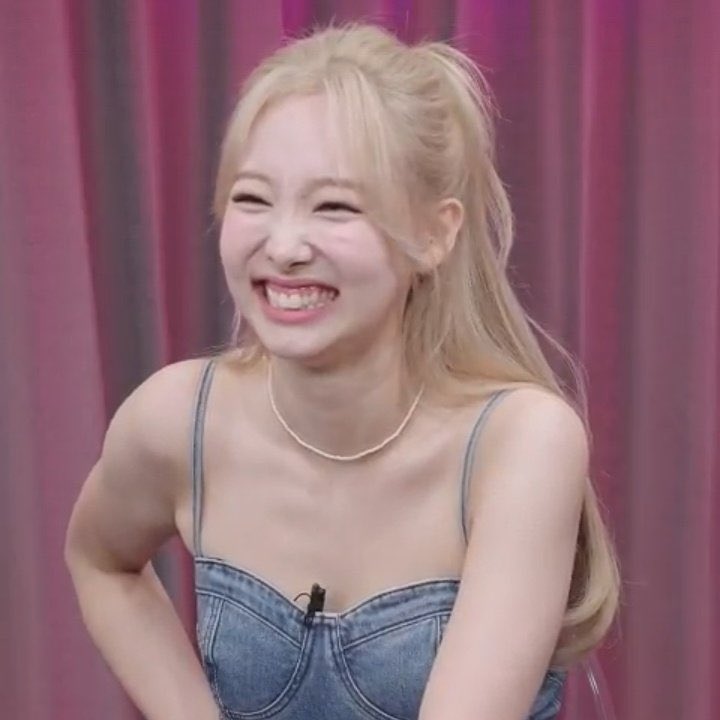 twice smiling tweet media