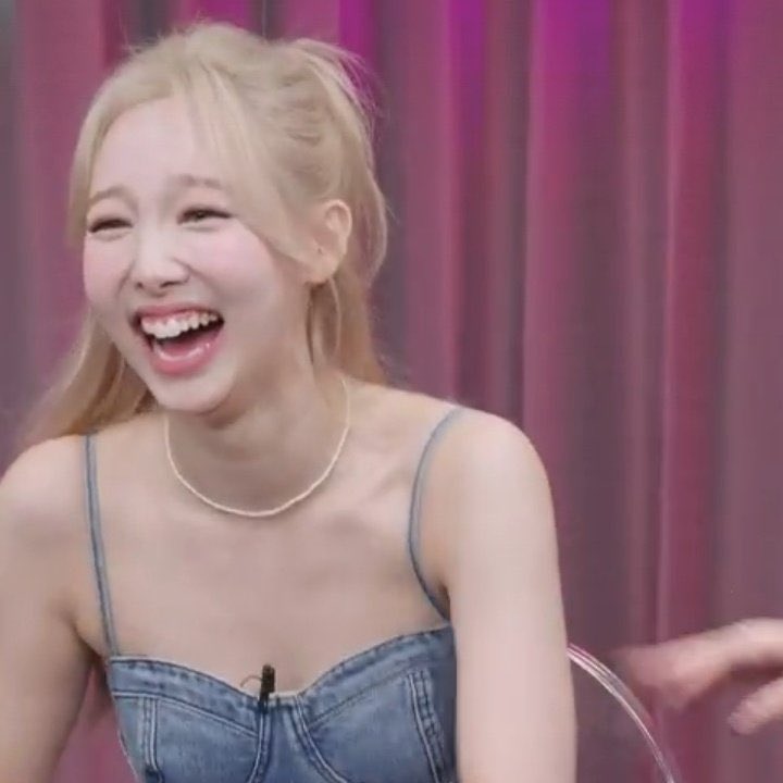 twice smiling tweet media
