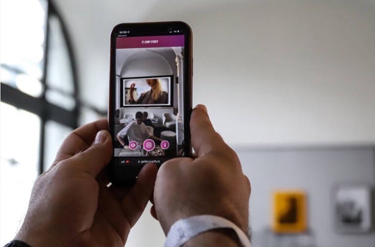 anilaltas's tweet photo. The First “Screenless AR NFT Exhibition” in Belgium at @BrusselsBlockc1 Conference has received full marks from the visitors. WebAR NFT Experience was Curated by @turboslowagency &amp; Powered by @lucify.io 
 #nftdataanalysis #screenlessnftexhibit https://t.co/LhCS3NLYHF