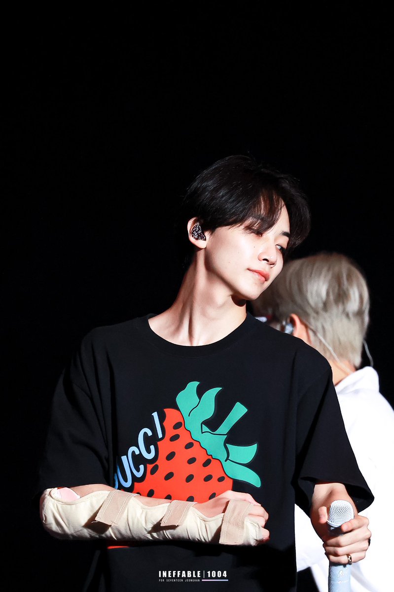 tissue_17's tweet photo. 정한이 구찌딸기 실물로 못보다니...... https://t.co/RZlMLx5kbR