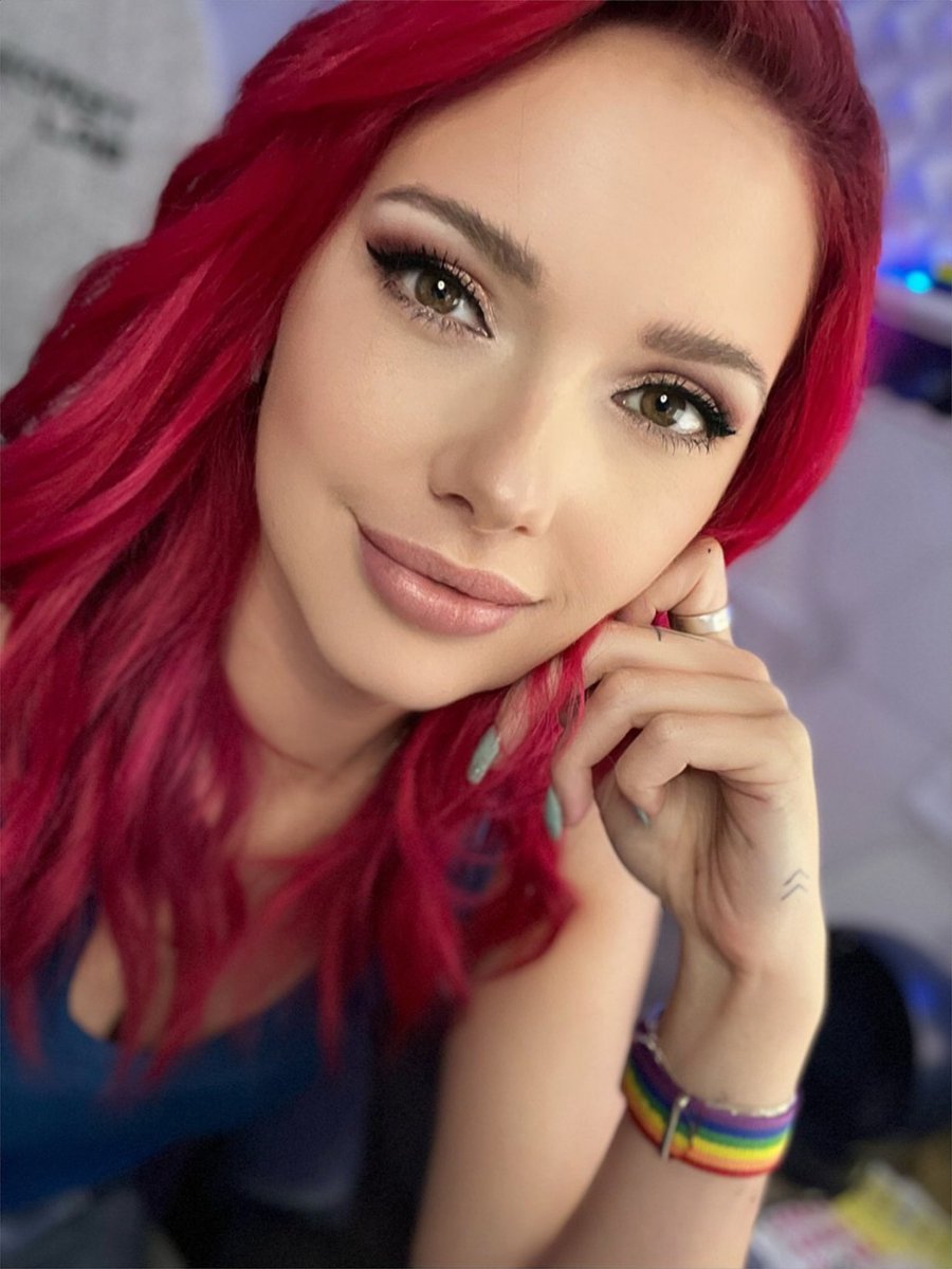 gingrbredbeauty's tweet photo. Sigh. Feels good to be back. I missed you this weekend !! Come hang out, we have the #giveaway to do from Thursday! Plus of course our #marblegp! Maybe I’ll do a $10 prize for that ❤️ 

#live in 15 https://t.co/NWBIhBHTl9 

#streamer #twitch #twitchstreamer #smallstreamer https://t.co/GYU85MzFjn
