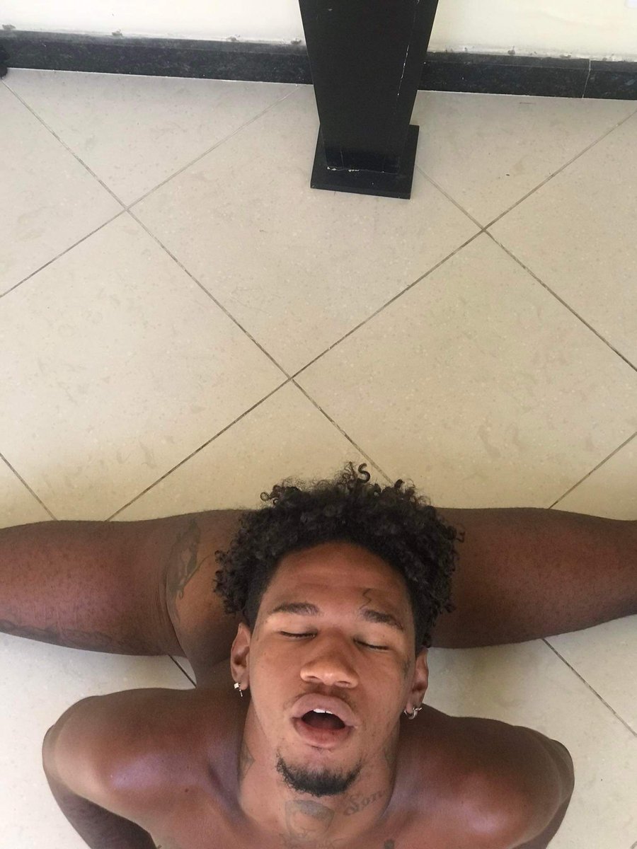 KleittonO's tweet photo. Dando uma relaxadinha😏 https://t.co/xS8aKXDPme