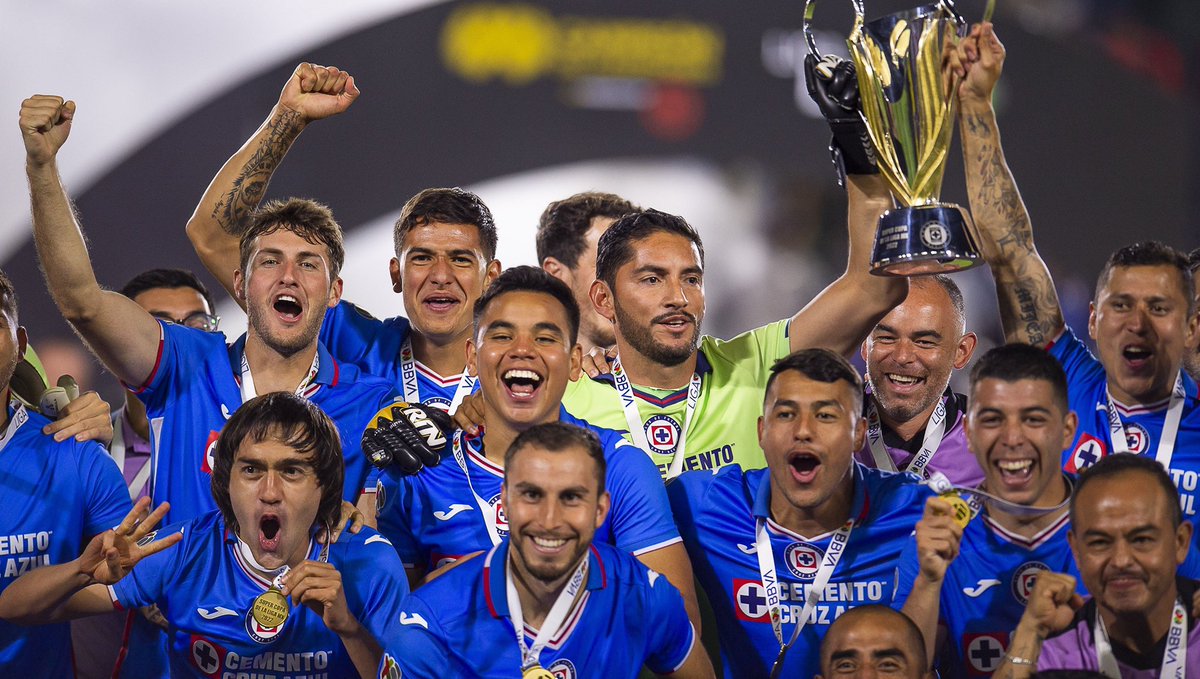 CharlyRdz's tweet photo. Buenos y felices dias CAMPEONES 🚂💙 https://t.co/Ngfio6w6J8