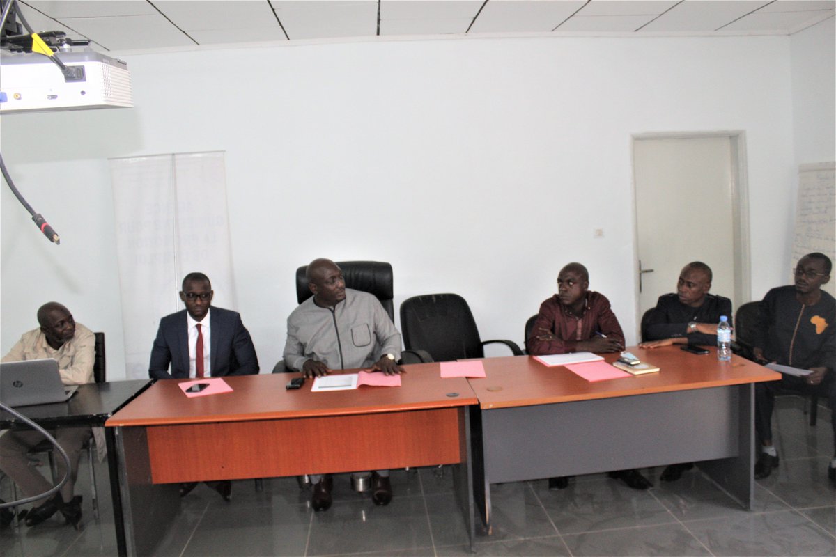 BoCEJGuinee's tweet photo. L'#AGUIPE a procédé cet après-midi au 11è tirage aléatoire  pour la sélection de #496_jeunes diplômés chômeurs devant bénéficier d'un stage dans le cadre du #Programme_E2E du #Projet_BoCEJ. https://t.co/LYae97xhSV