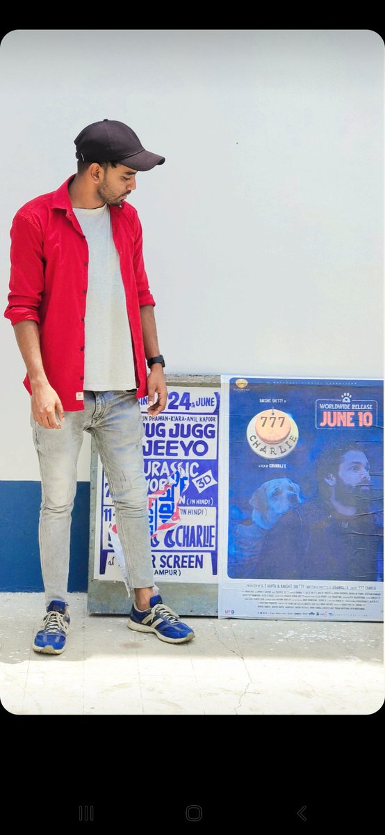 RanbirFanboy's tweet photo. #Charlie777 
Heart Touching Story with class actors. One of the greatest movie seen in a while. @rakshitshetty 's best acting till date.

Supporting roles are great to hold the movie. Charlie steals the show.🖤 https://t.co/3Q38uwykCM
