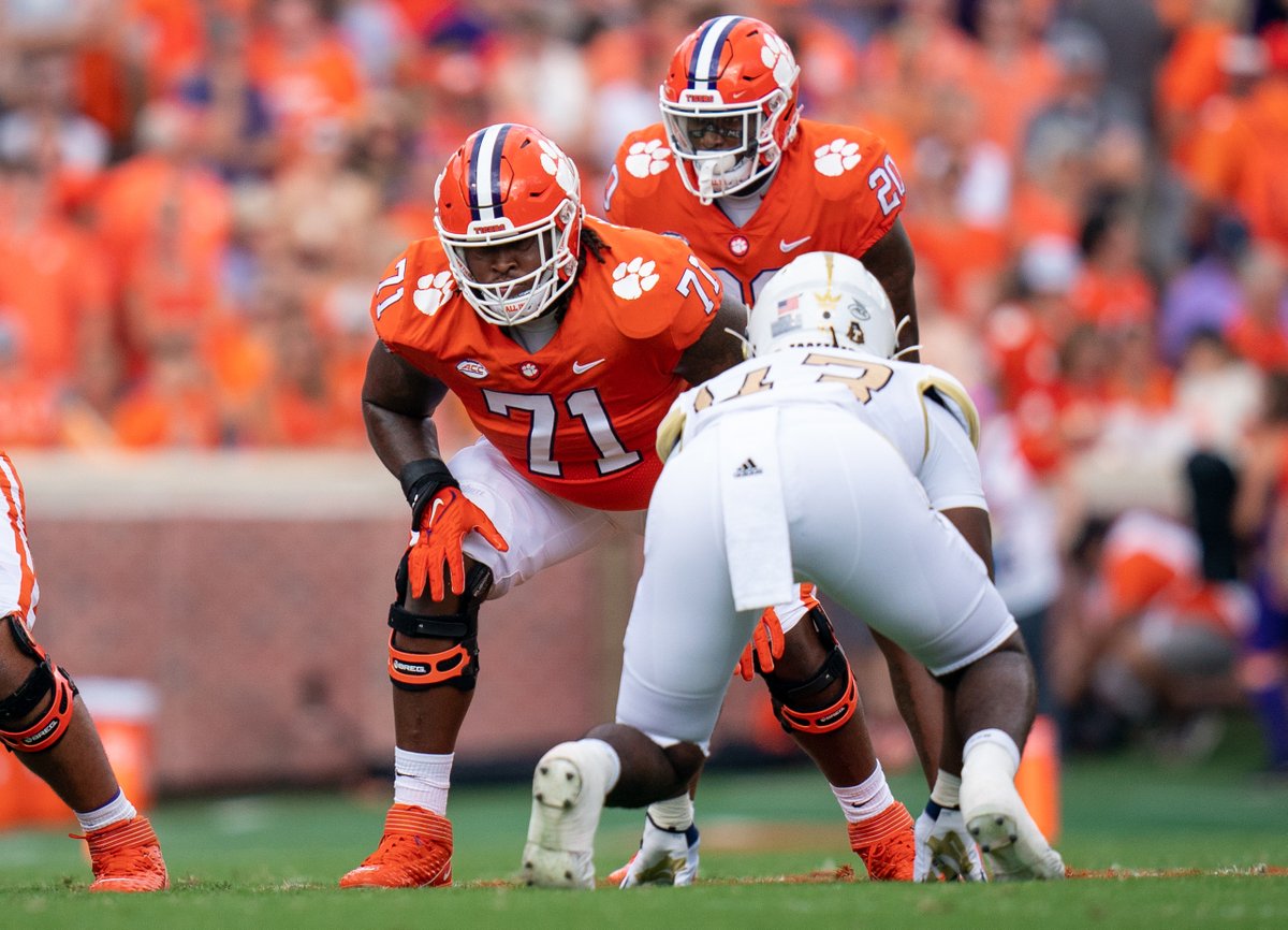 Bryan Bresee and Trenton Simpson garnered first-team Preseason All-American status from the Walter Camp Football Foundation on Monday, while Jordan McFadden earned a second-team nod. 🟠 Preseason Honors: clemsontigers.com/2022-preseason… 🟣 WCFF All-America Teams: waltercamp.org/walter-camp-20…