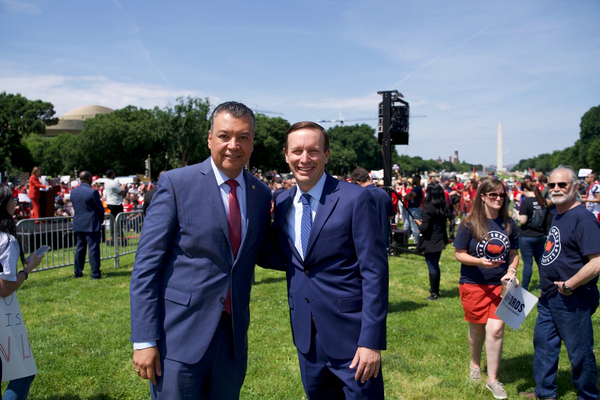 Last week, Congress passed the Bipartisan #SaferCommunitiesAct — the 1st significant gun safety bill in nearly 30 years.

This progress wouldn't be possible without advocates like Sen. @ChrisMurphyCT, who never stopped pushing for reform. I’m proud to be in this fight together.