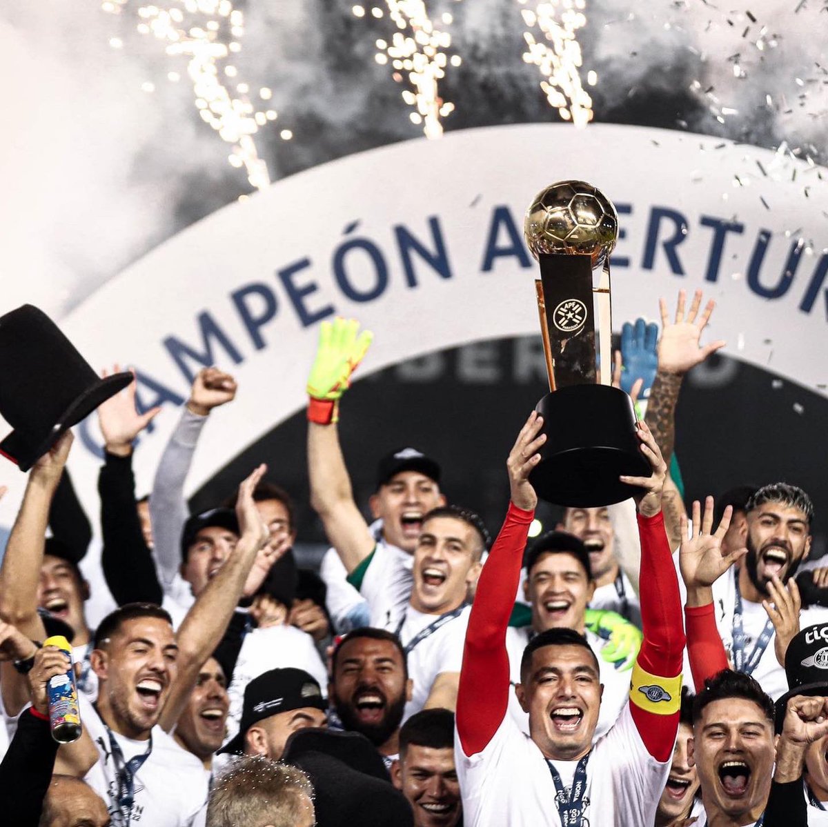 campu_a's tweet photo. No hay nada imposible para Díos si puedes creer 🙌🏻🙏🏻 Salud 🥂 campeón @Libertad_Guma 🥇🏆🏁🏁 https://t.co/ZJLIadoqcK